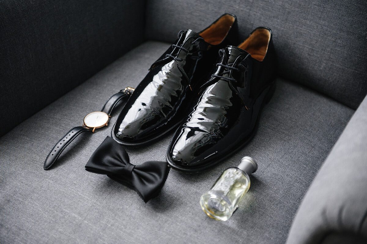 Best engagement gifts for men including beef jerky Meat Cards™, Bloody Mary kits, whiskey caramel decanters, and gourmet snack boxes perfect for groom-to-be celebrations.
