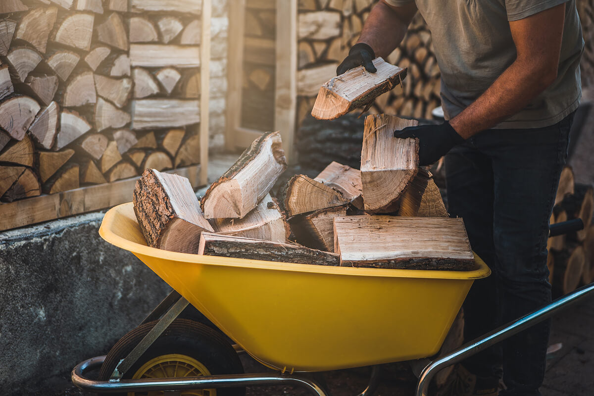 Top gifts for woodworkers include jerky bouquets, ammo can snack sets, bacon-themed boxes, and man cave essentials from Manly Man Co.